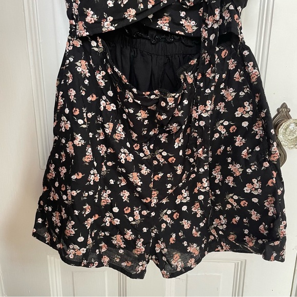 ABERCROMBIE & Fitch Floral Romper wrap top Sz Medium Black Floral Spring cotton - Picture 6 of 10